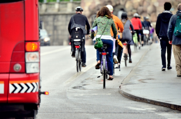 Рекордное за 60 лет число британцев пересели на велосипед из-за роста цен на бензин